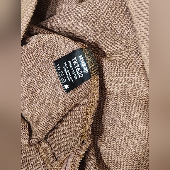 NWOT, POL Crossed Paths Pullover Sweatshirt Size Small - Picture 10 of 12